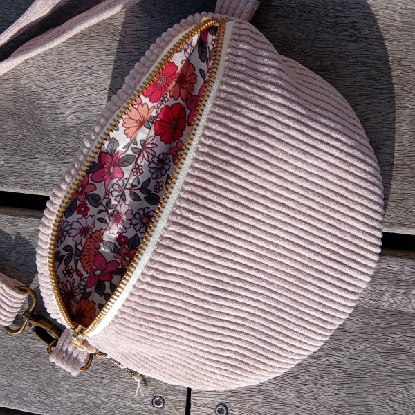 Banane rose poudré fleuri rose