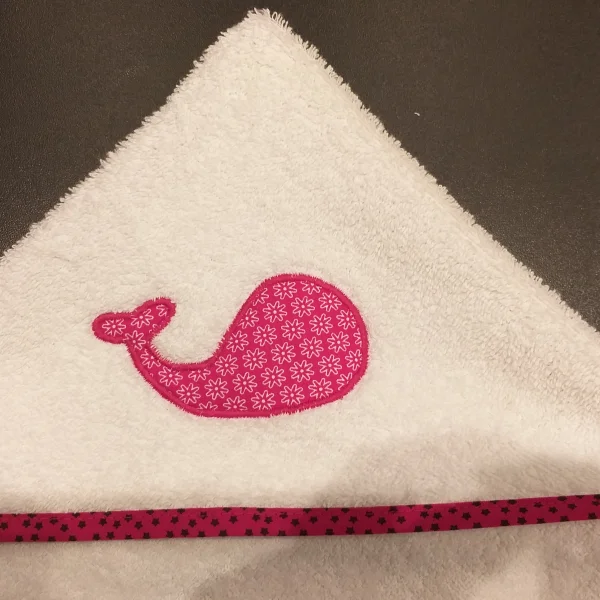 Cape de bain baleine rose