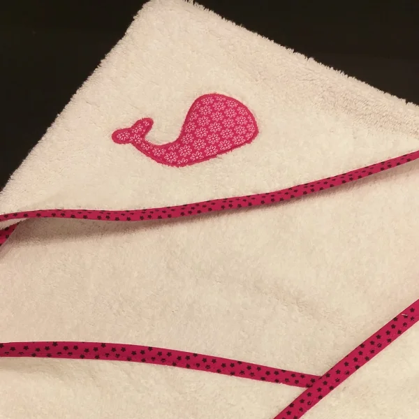 Cape de bain baleine rose