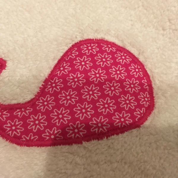 Cape de bain baleine rose