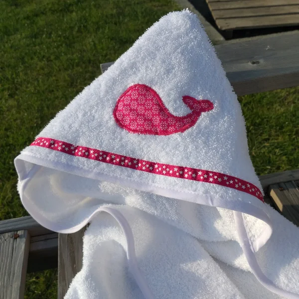 Cape de bain baleine rose 2
