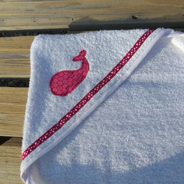 Cape de bain baleine rose 2